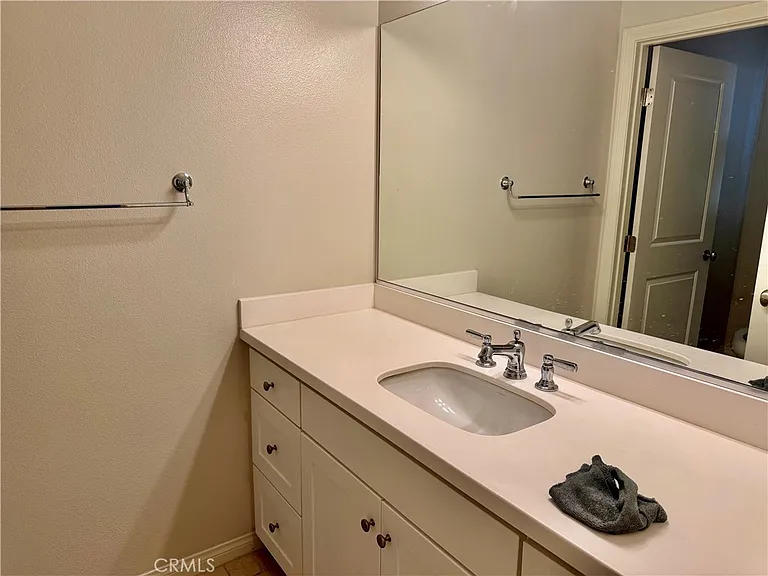 102 Chestnut Grv — Photo 4