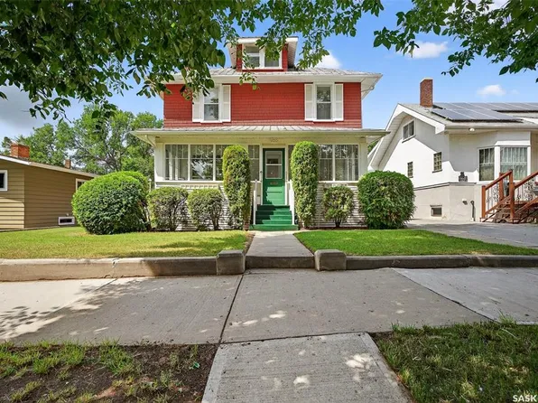 1120 3rd AVENUE NW, Moose Jaw, SK S6H 3V2