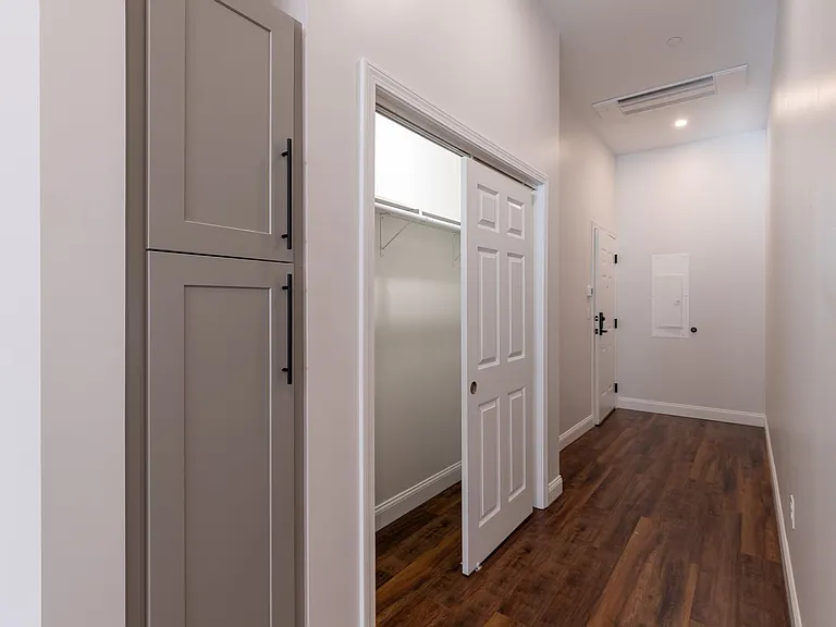 240 Cabot St — Photo 3