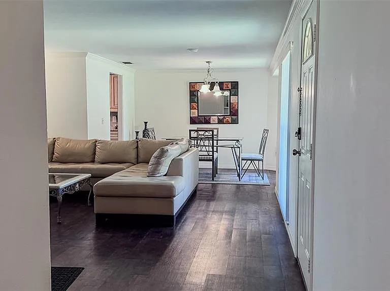 3895 Conine Dr E — Photo 3