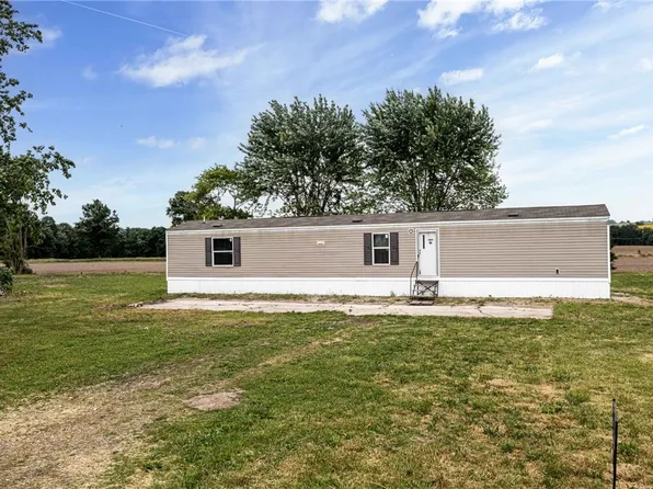 3132 E 580 North Rd, Stewardson, IL 62463