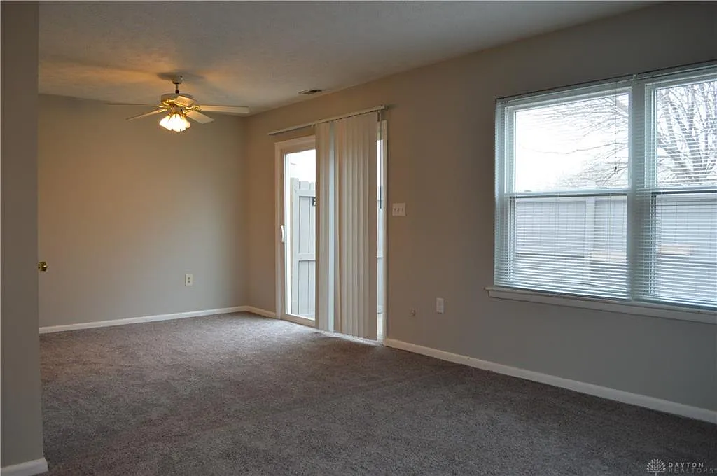 2 bed, 1.5 bath, 1050 sqft, $1,295 — Photo 3