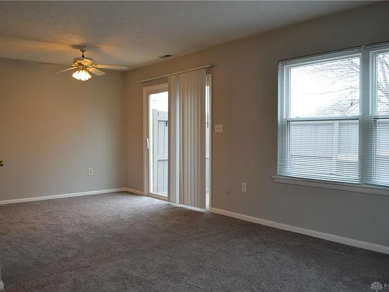 1215 Robbins Run Ct — Photo 3