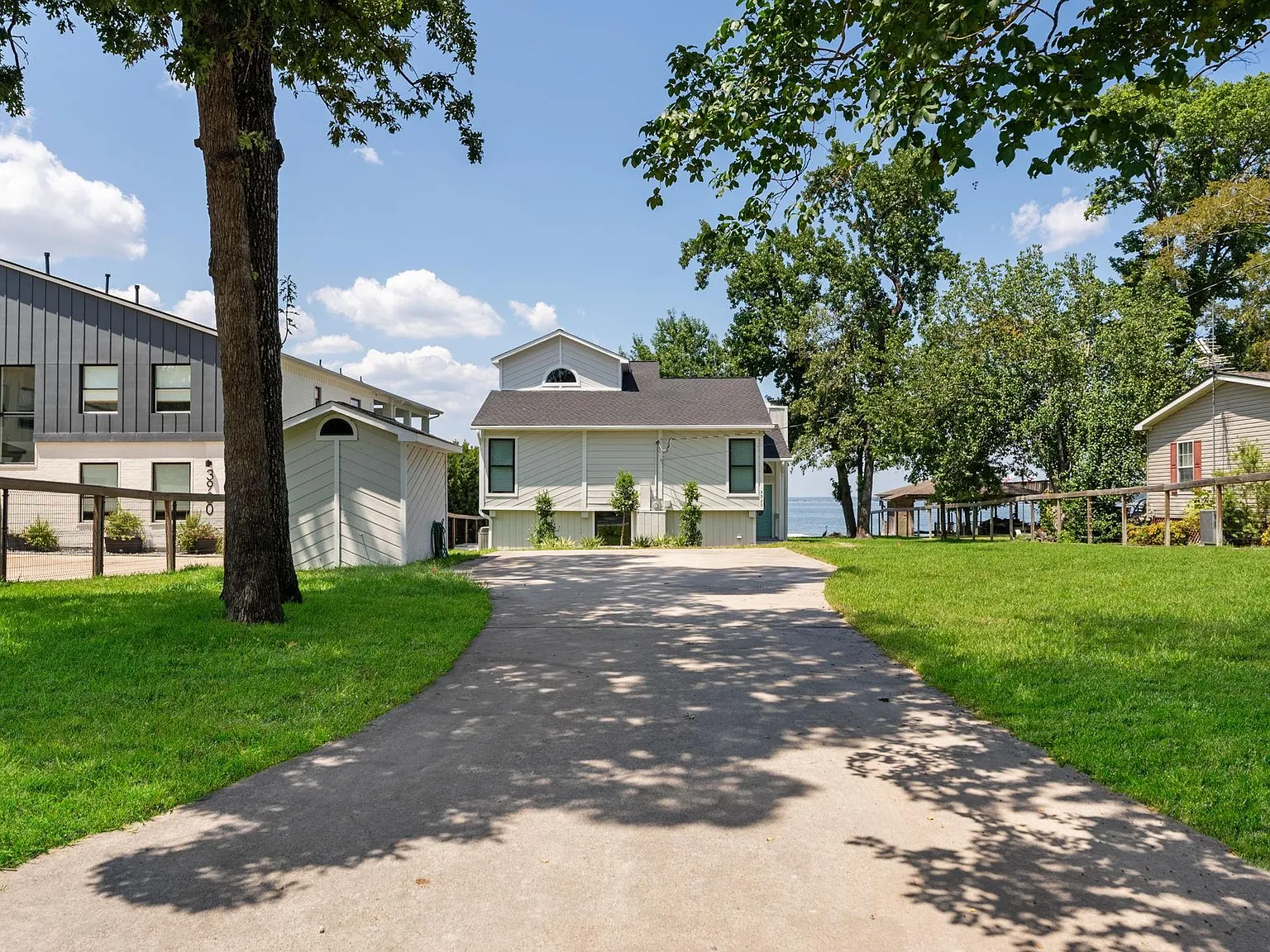 3 bed, 2.0 bath, 1986 sqft, $5,200 — Photo 2
