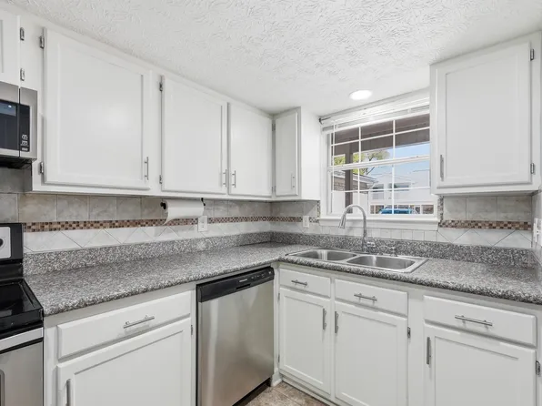 2412 Winter Park Ct, Fort Walton Beach, FL 32547