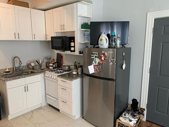 2nd image of 3225 N Wilton Ave #2N