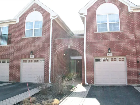 955 Kensington Dr #8-B1, Northbrook, IL 60062