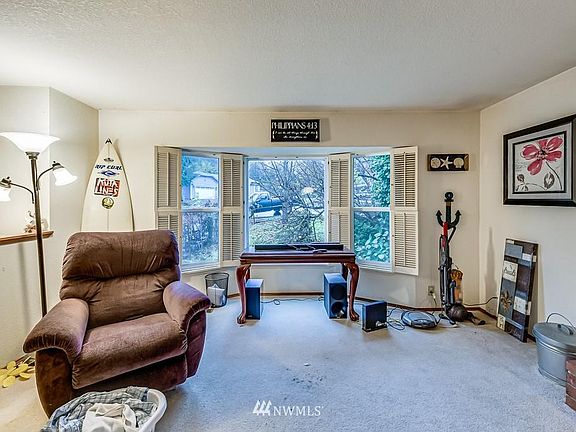 3rd image of 10105 175th Pl SE