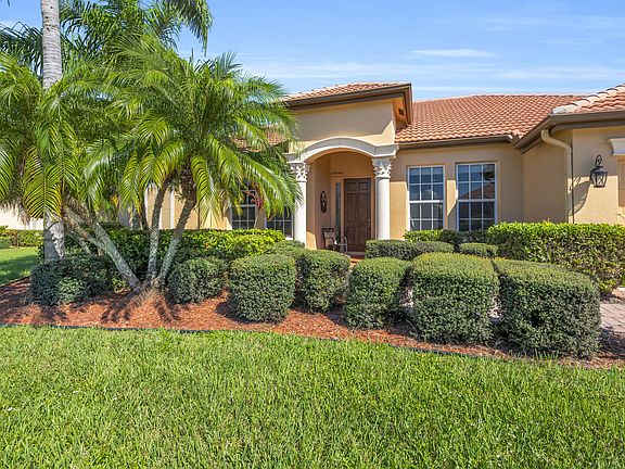 2nd image of 870 SW Grand Reserves Boulevard