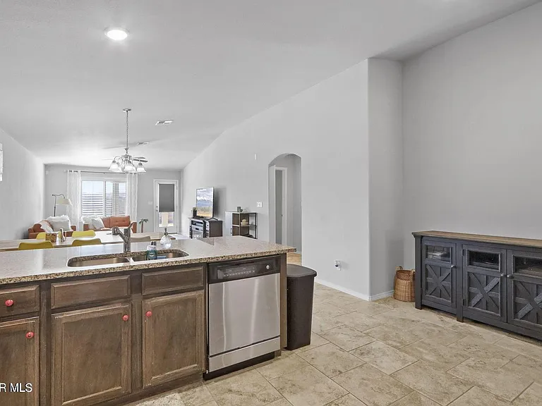 3917 Desert Dunes Dr — Photo 11