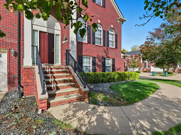 795 Red Run Dr, Troy, MI 48085