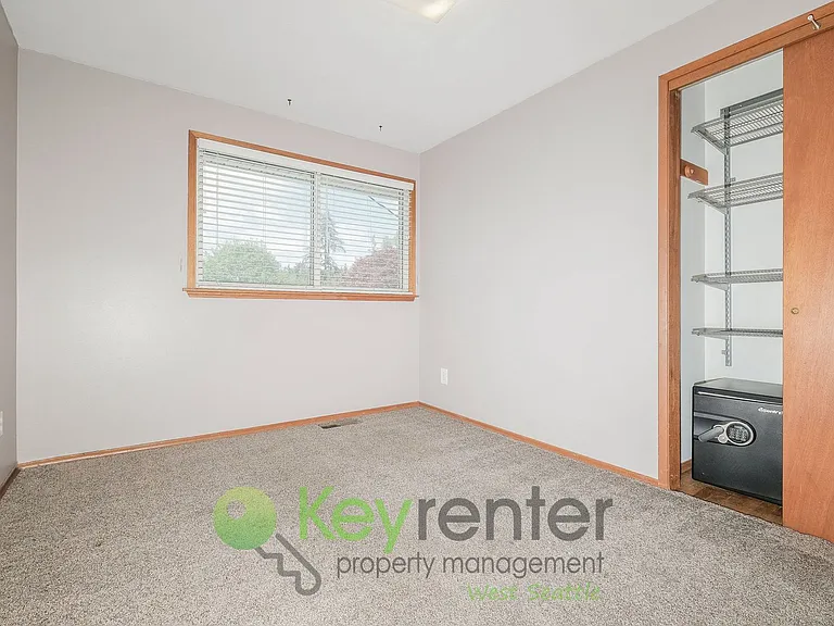 1327 S 232nd St — Photo 17