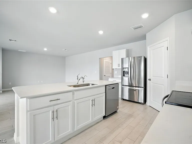 2465 NW 9th St — Photo 27