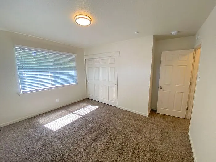 1100 Sutro St — Photo 25