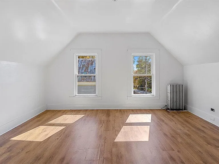 15 Pleasant St — Photo 14
