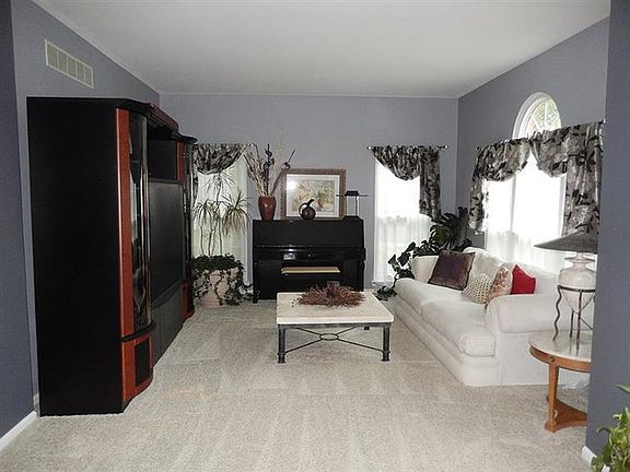 4th image of 9373 Old Village Dr