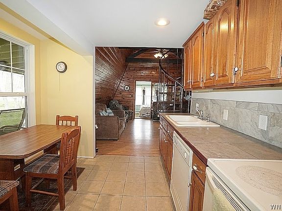 3rd image of 8211 Elmwood Dr
