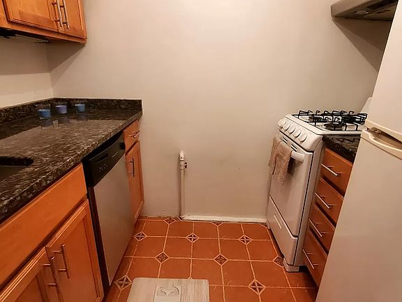 4th image of 311 E 75th St APT 2-A