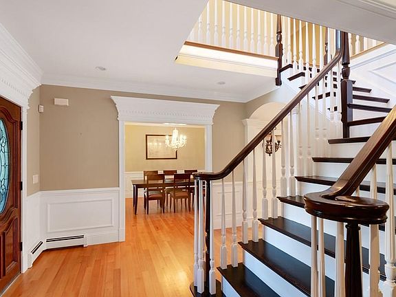 3rd image of 36 Heritage Ln
