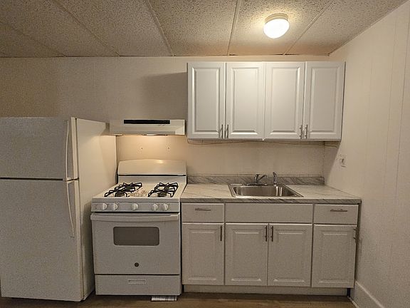 3rd image of 65 Windermere Ave #3