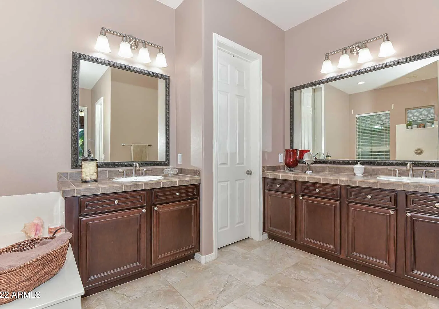 4 bed, 2.5 bath, 2961 sqft, $4,900 — Photo 4