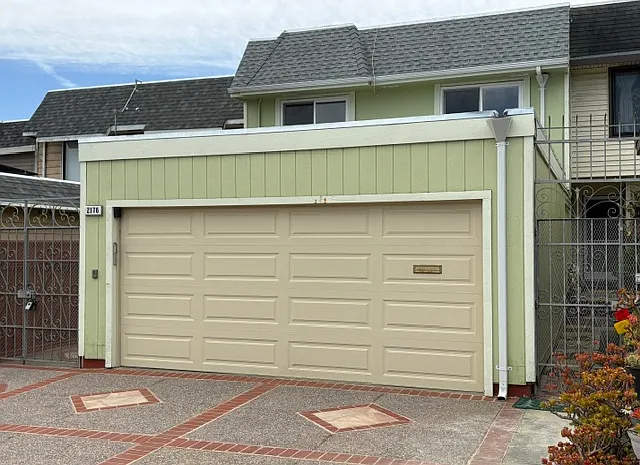 2176 Greendale Dr — Photo 1