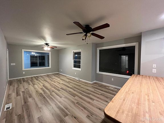 3rd image of 800 E D St