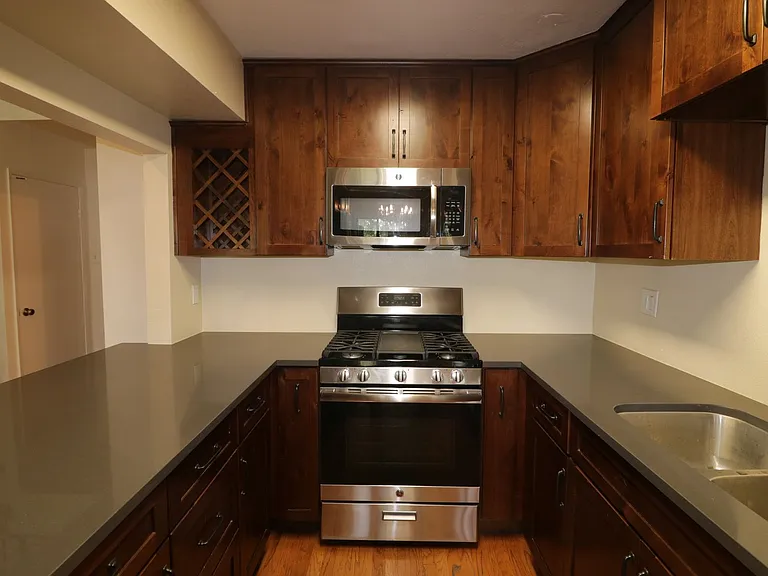 4425 Whitsett Ave #213 — Photo 13