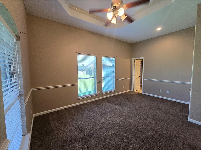 215 Danna St — Photo 5
