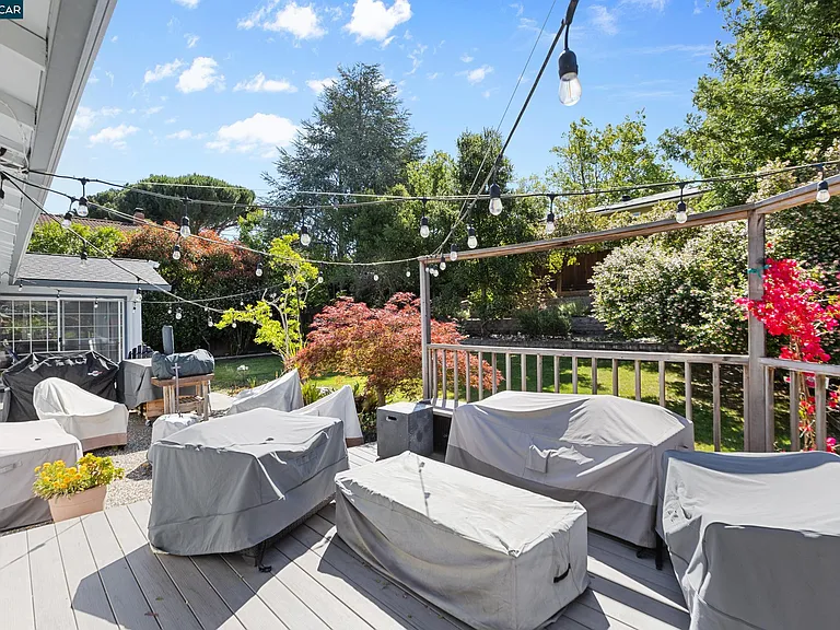 301 Domingo Ct — Photo 29