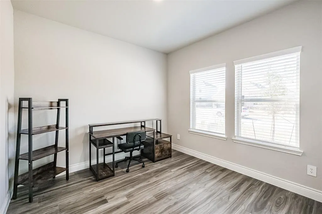 5 bed, 3.0 bath, 2900 sqft, $2,750 — Photo 4