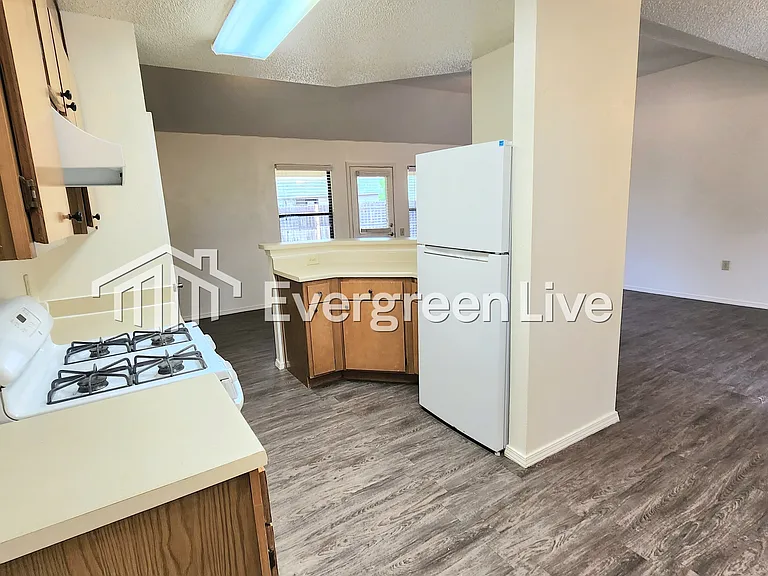 2252 Taos Ct — Photo 7
