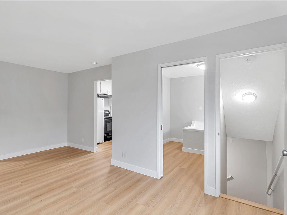 1st image of 139 Lincoln Ave #139
