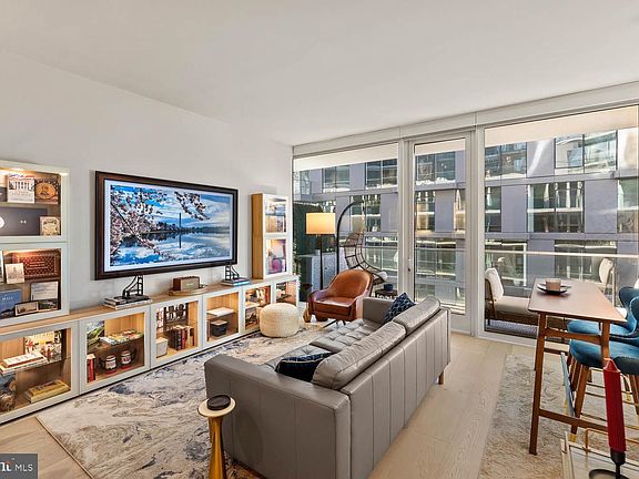 5th image of 601 Wharf St SW Unit 411