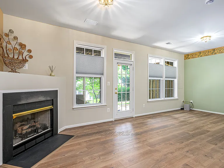 46180 Aisquith Ter — Photo 43