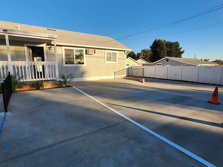 1253 Bates Ln — Photo 5