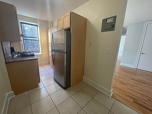 4th image of 35-25 34th St #D