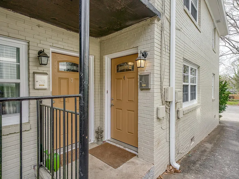 1523 Oakview Rd #4 — Photo 3