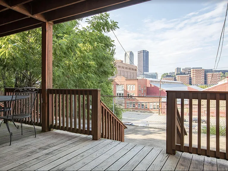415 E Carson St — Photo 6