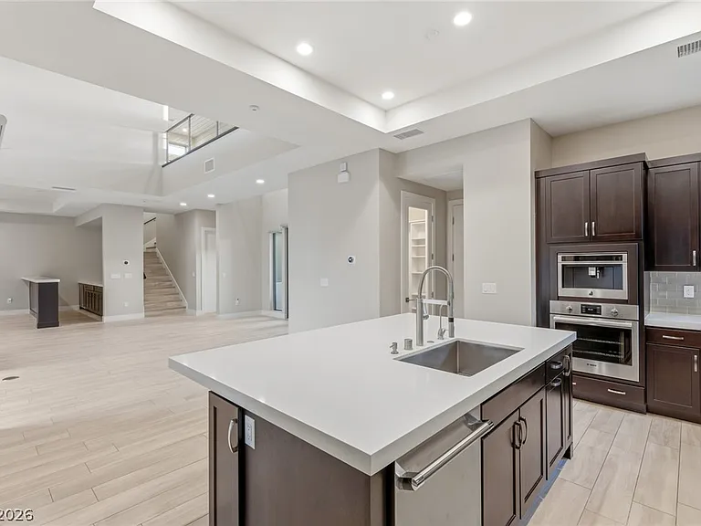 64 Grey Feather Dr — Photo 9