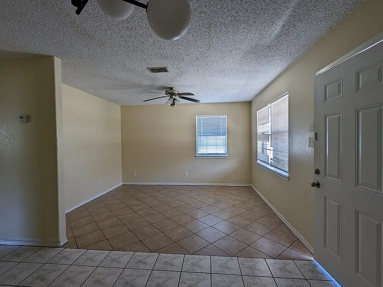 2210 W Elisa Ln — Photo 134