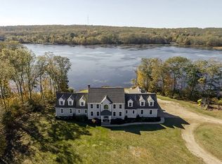 82 Pires Dr, Montville, CT 06370