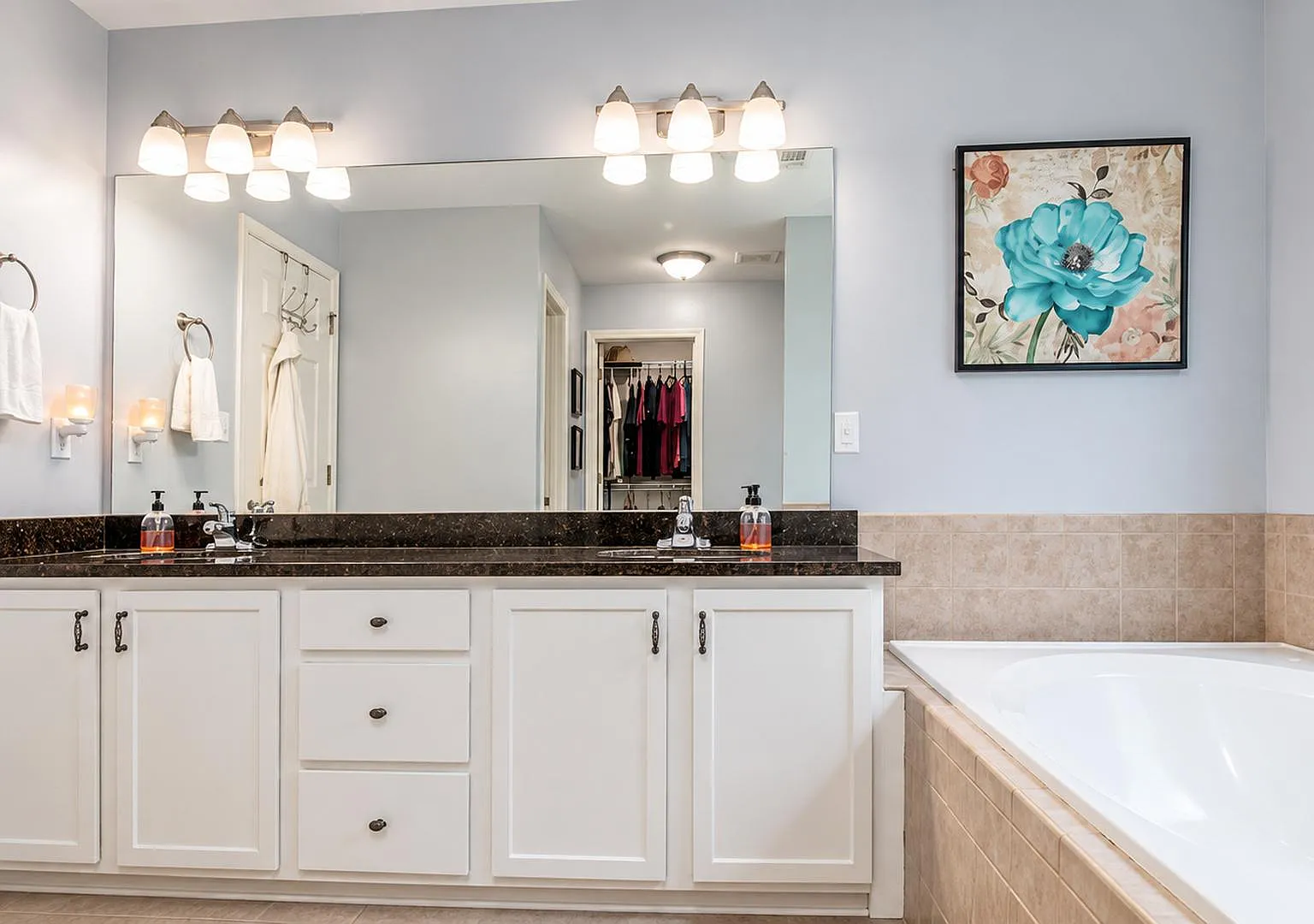 3 bed, 2.0 bath, 2739 sqft, $1,092 — Photo 3