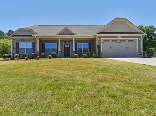 207 Brightleaf Dr, Whispering Pines, NC 28327