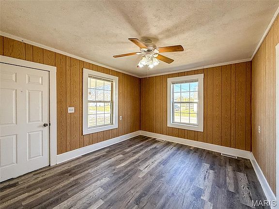 4th image of 2202 Mangold St