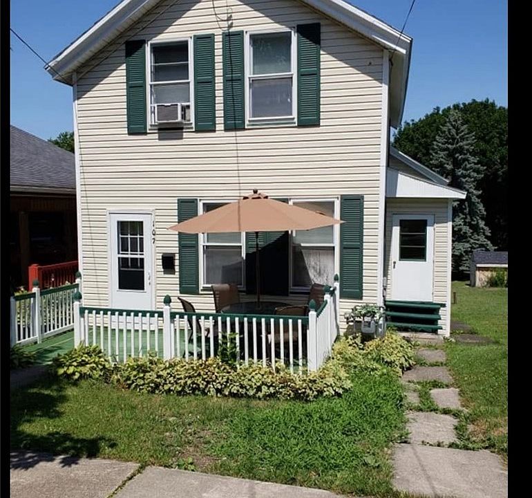 1st image of 107 Erie St