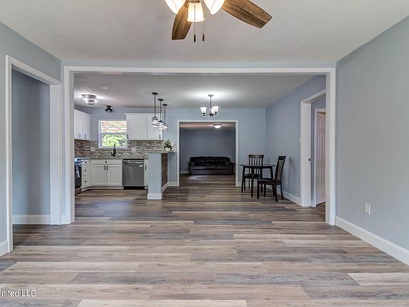 4th image of 2100 Pamela Dr