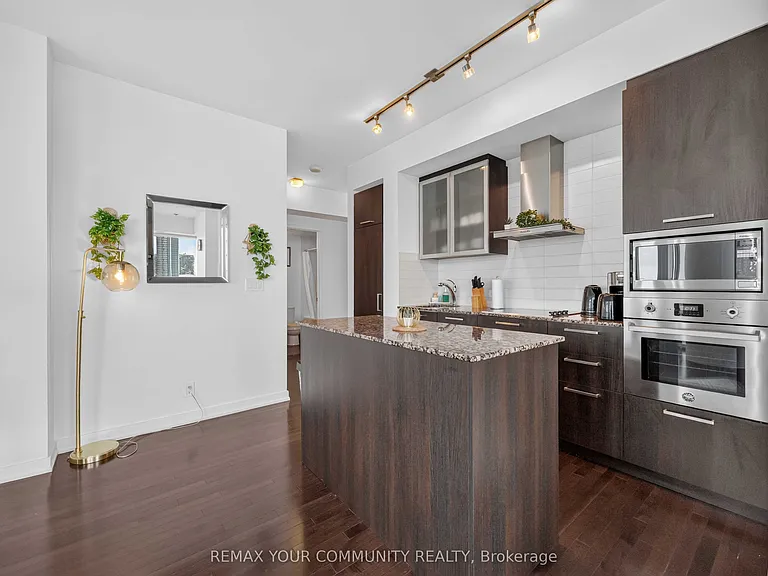 12 York St S #5102 — Photo 16