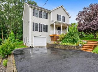 8 Sunview St, Lincoln, RI 02865