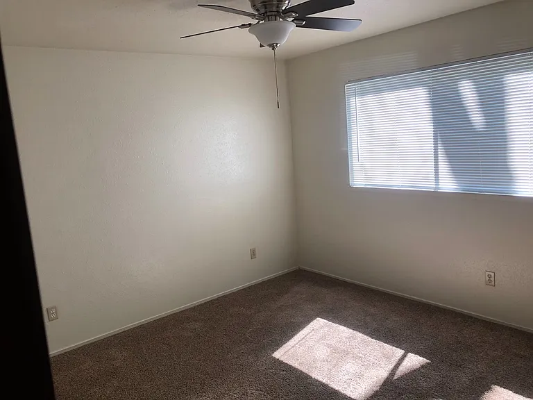 La Vista Apartments — Photo 21
